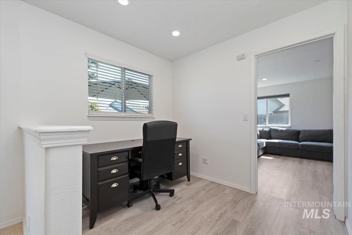 1050 N Haven Cove Ave., Meridian, Idaho 83642, 3 Bedrooms, 2.5 Bathrooms, Residential For Sale, Price $440,000,MLS 98979863