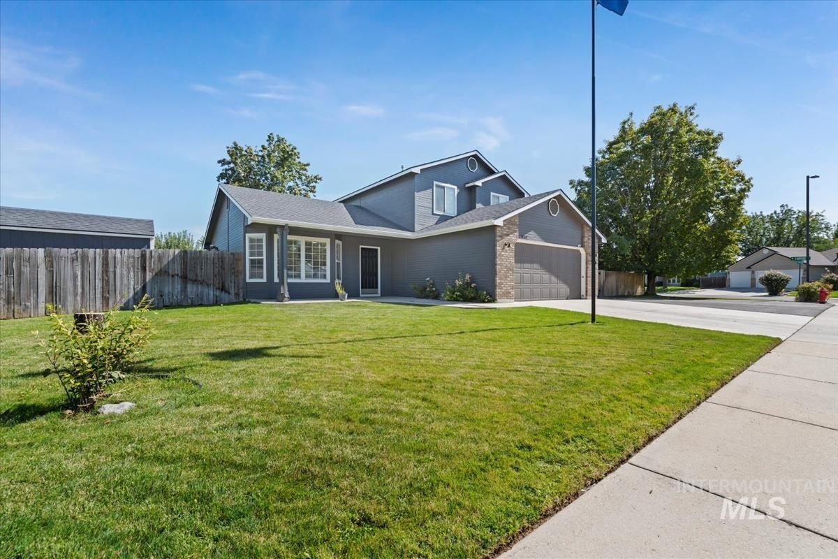 1050 N Haven Cove Ave., Meridian, Idaho 83642, 3 Bedrooms, 2.5 Bathrooms, Residential For Sale, Price $440,000,MLS 98979863