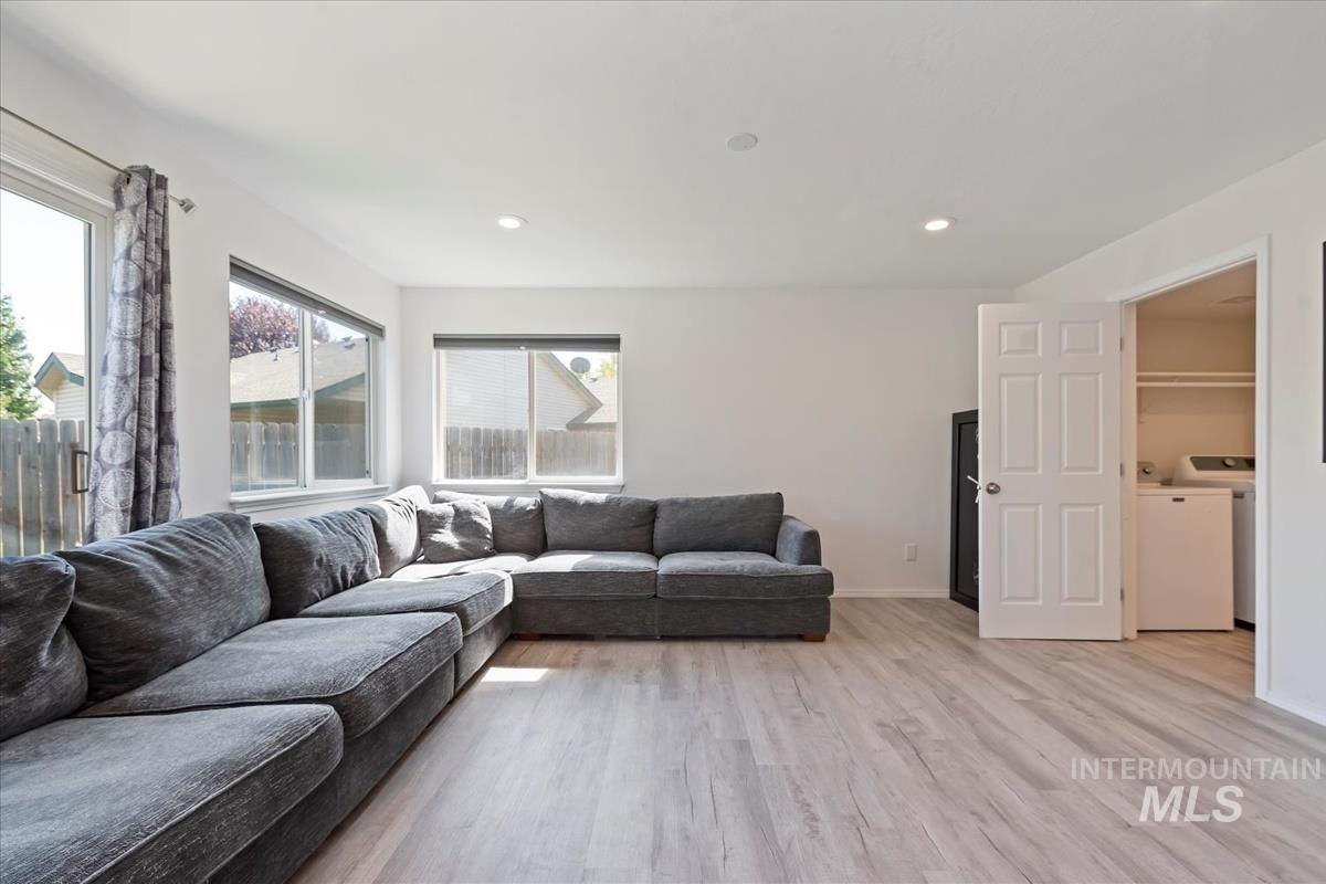 1050 N Haven Cove Ave., Meridian, Idaho 83642, 3 Bedrooms, 2.5 Bathrooms, Residential For Sale, Price $440,000,MLS 98979863