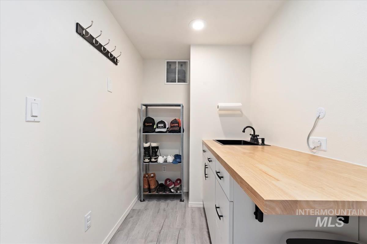 1050 N Haven Cove Ave., Meridian, Idaho 83642, 3 Bedrooms, 2.5 Bathrooms, Residential For Sale, Price $440,000,MLS 98979863