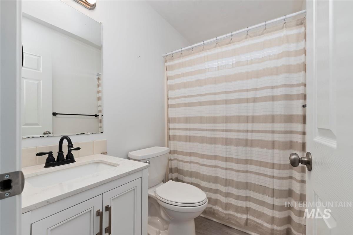 1050 N Haven Cove Ave., Meridian, Idaho 83642, 3 Bedrooms, 2.5 Bathrooms, Residential For Sale, Price $440,000,MLS 98979863