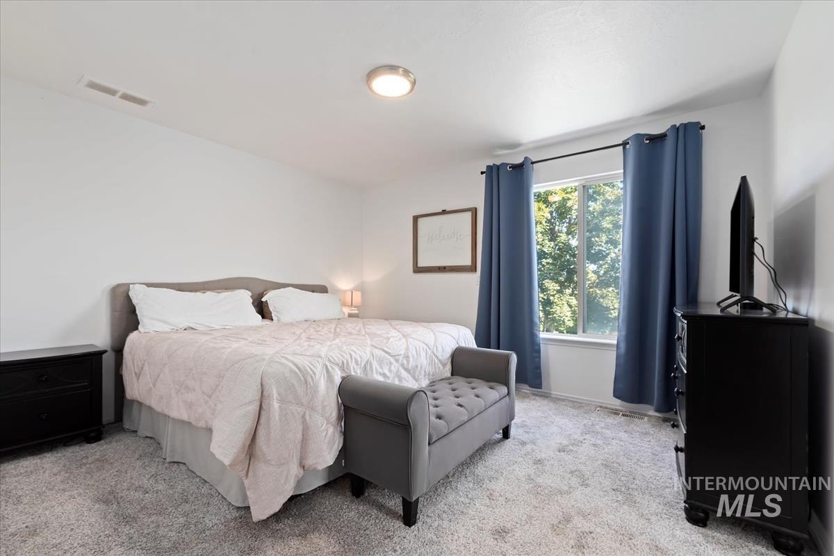 1050 N Haven Cove Ave., Meridian, Idaho 83642, 3 Bedrooms, 2.5 Bathrooms, Residential For Sale, Price $440,000,MLS 98979863