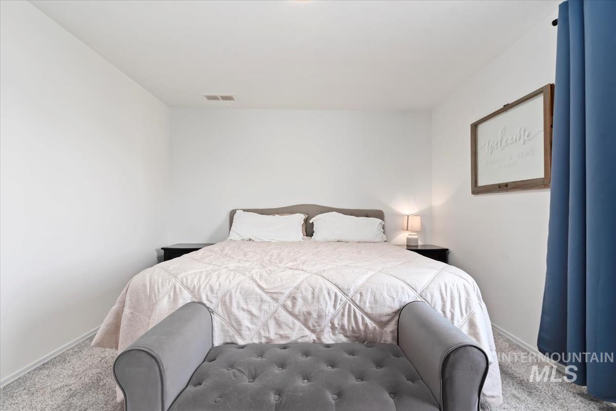 1050 N Haven Cove Ave., Meridian, Idaho 83642, 3 Bedrooms, 2.5 Bathrooms, Residential For Sale, Price $440,000,MLS 98979863