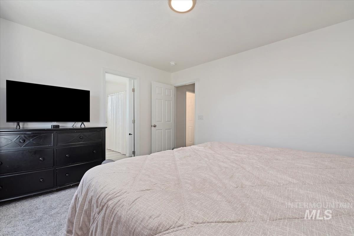 1050 N Haven Cove Ave., Meridian, Idaho 83642, 3 Bedrooms, 2.5 Bathrooms, Residential For Sale, Price $440,000,MLS 98979863