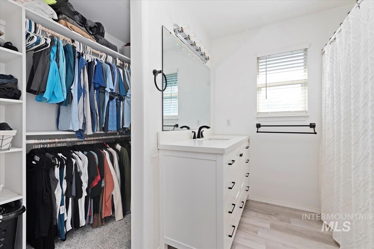 1050 N Haven Cove Ave., Meridian, Idaho 83642, 3 Bedrooms, 2.5 Bathrooms, Residential For Sale, Price $440,000,MLS 98979863