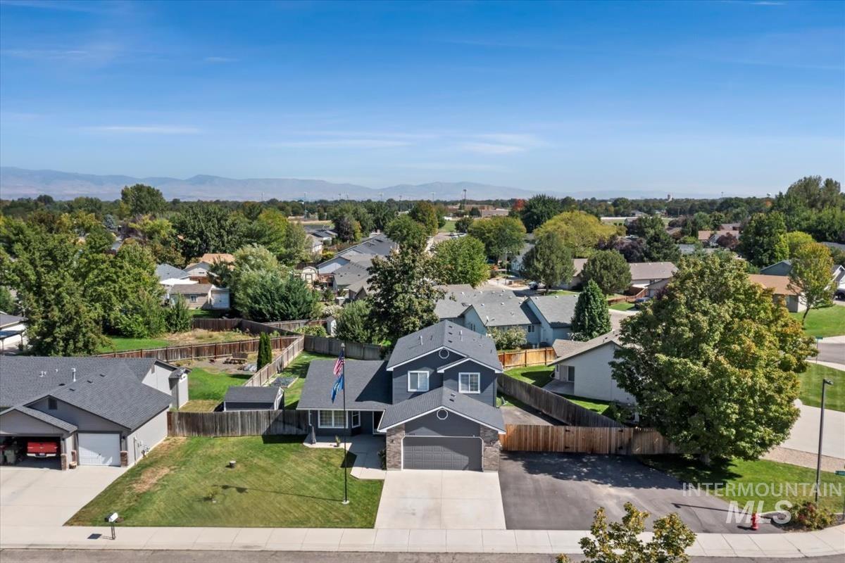 1050 N Haven Cove Ave., Meridian, Idaho 83642, 3 Bedrooms, 2.5 Bathrooms, Residential For Sale, Price $440,000,MLS 98979863