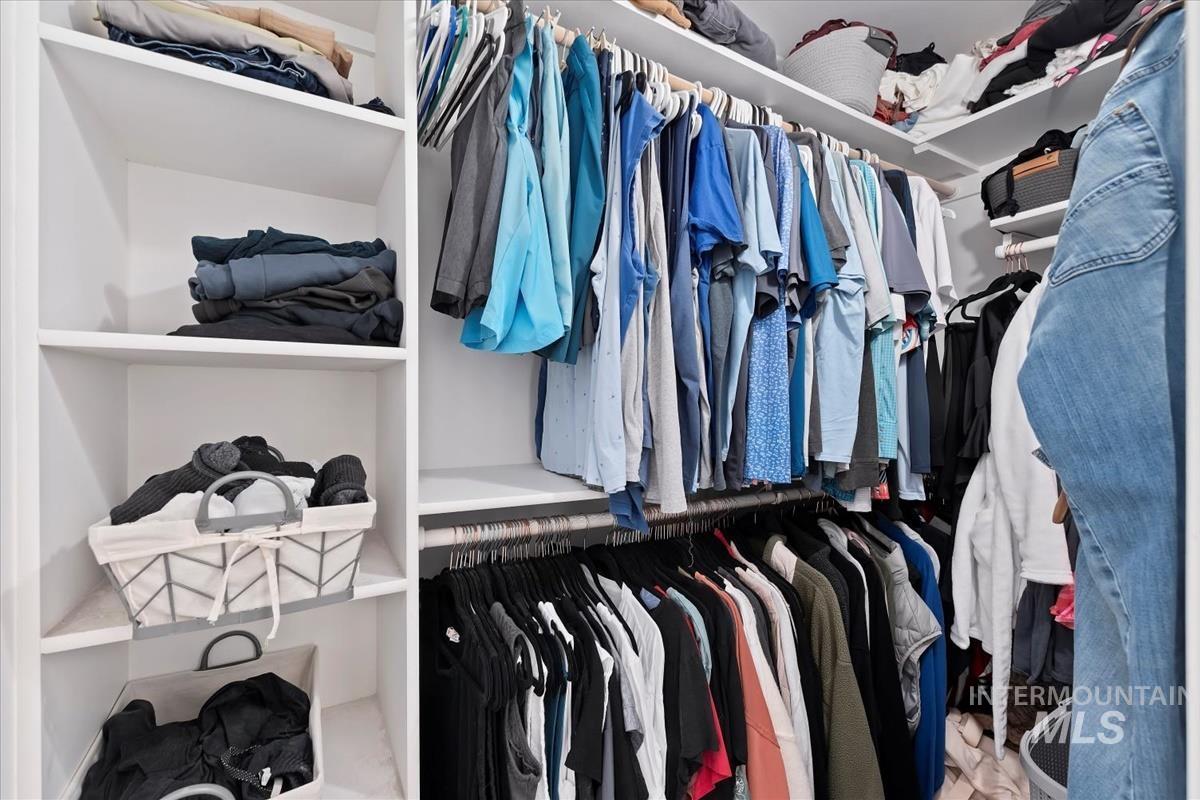 1050 N Haven Cove Ave., Meridian, Idaho 83642, 3 Bedrooms, 2.5 Bathrooms, Residential For Sale, Price $440,000,MLS 98979863