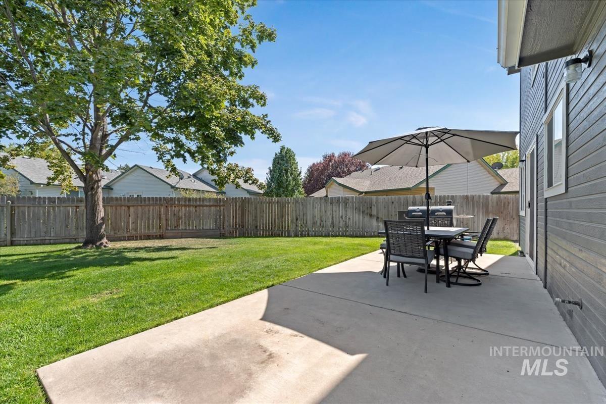 1050 N Haven Cove Ave., Meridian, Idaho 83642, 3 Bedrooms, 2.5 Bathrooms, Residential For Sale, Price $440,000,MLS 98979863
