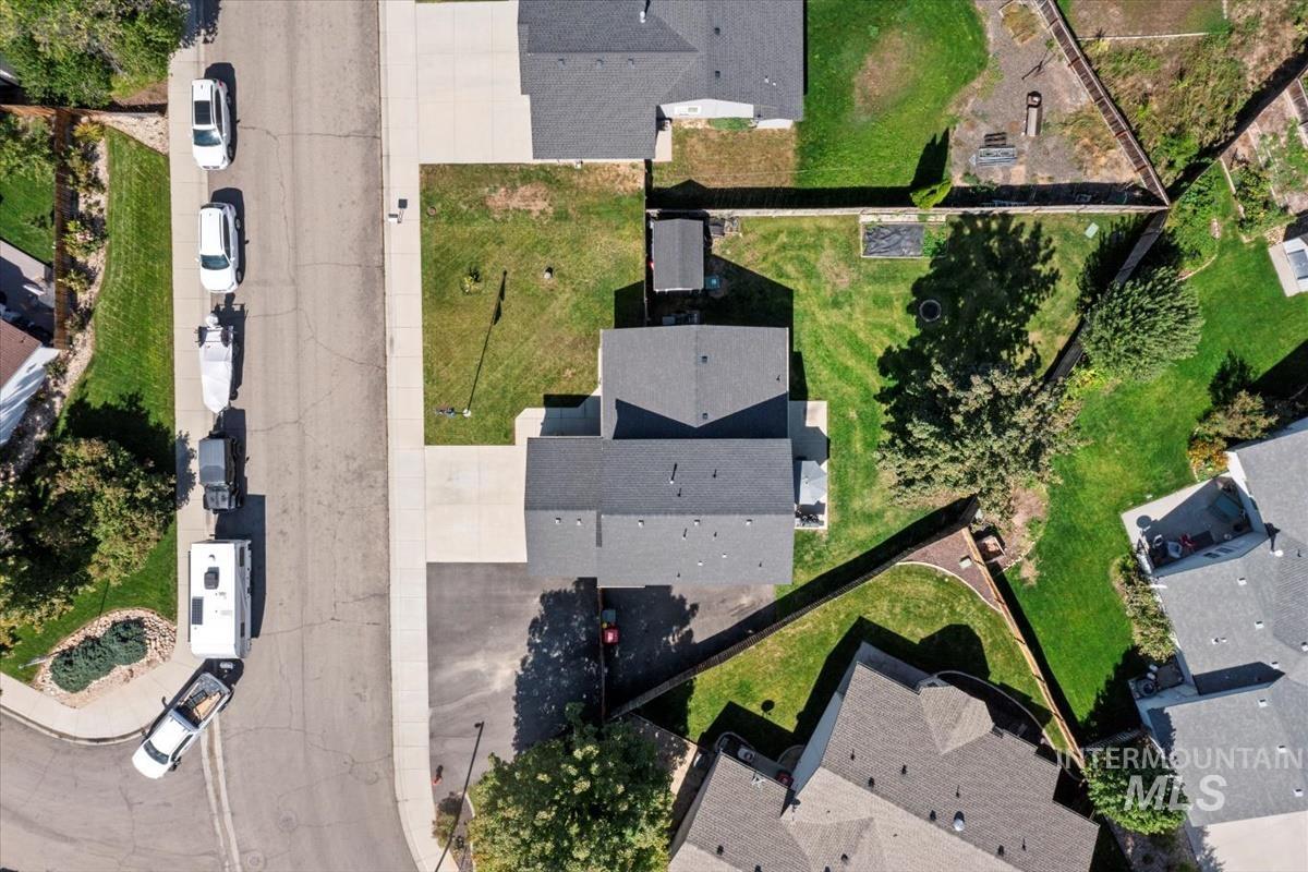 1050 N Haven Cove Ave., Meridian, Idaho 83642, 3 Bedrooms, 2.5 Bathrooms, Residential For Sale, Price $440,000,MLS 98979863