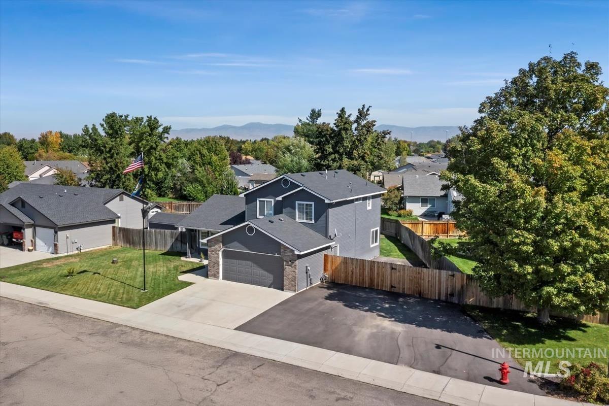 1050 N Haven Cove Ave., Meridian, Idaho 83642, 3 Bedrooms, 2.5 Bathrooms, Residential For Sale, Price $440,000,MLS 98979863