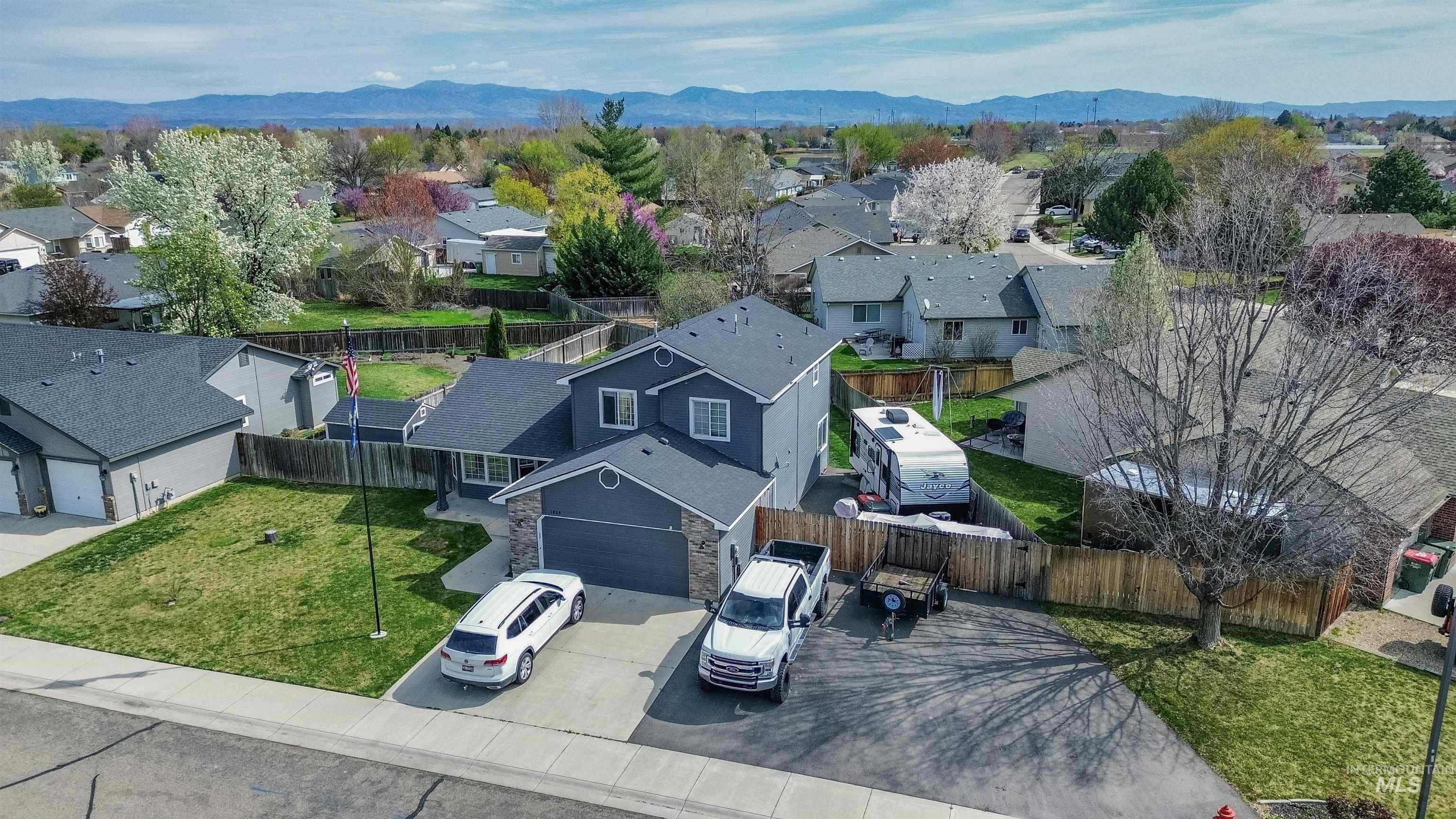 1050 N Haven Cove Ave., Meridian, Idaho 83642, 3 Bedrooms, 2.5 Bathrooms, Residential For Sale, Price $440,000,MLS 98979863