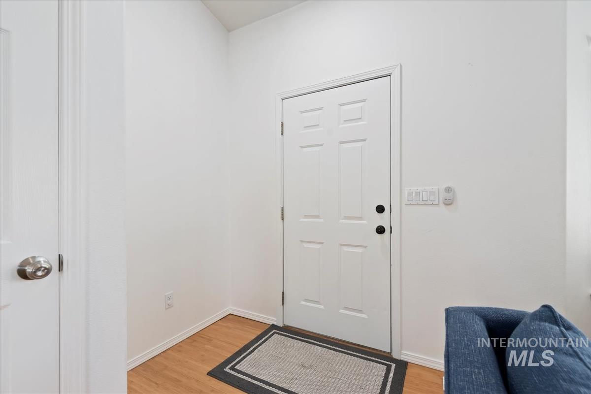 1050 N Haven Cove Ave., Meridian, Idaho 83642, 3 Bedrooms, 2.5 Bathrooms, Residential For Sale, Price $440,000,MLS 98979863