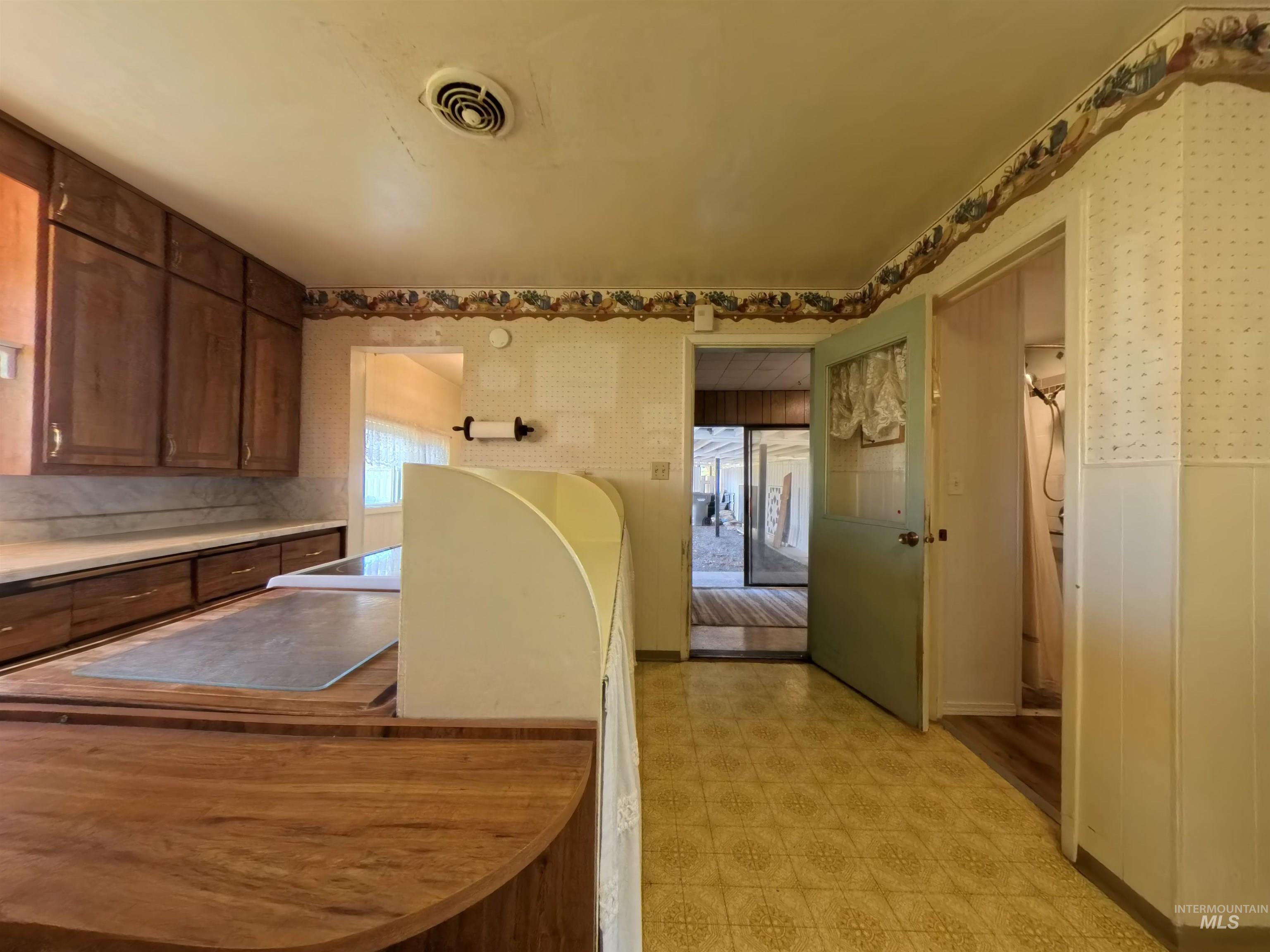 1783 W Highway 12, Pomeroy, Washington 99347, 5 Bedrooms, 2 Bathrooms, Residential For Sale, Price $419,900,MLS 98979866