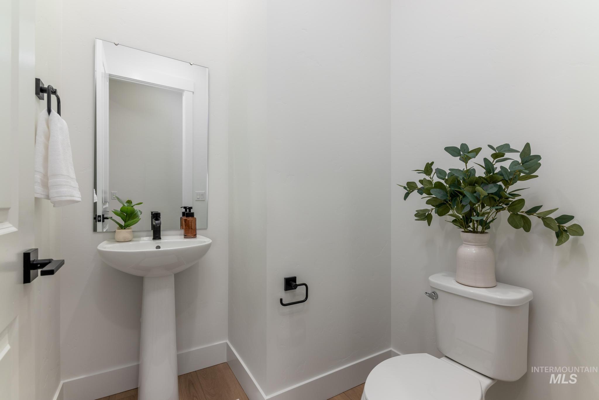 2604 N Leatherwood Ave., Star, Idaho 83669, 3 Bedrooms, 2.5 Bathrooms, Residential For Sale, Price $644,000,MLS 98979876