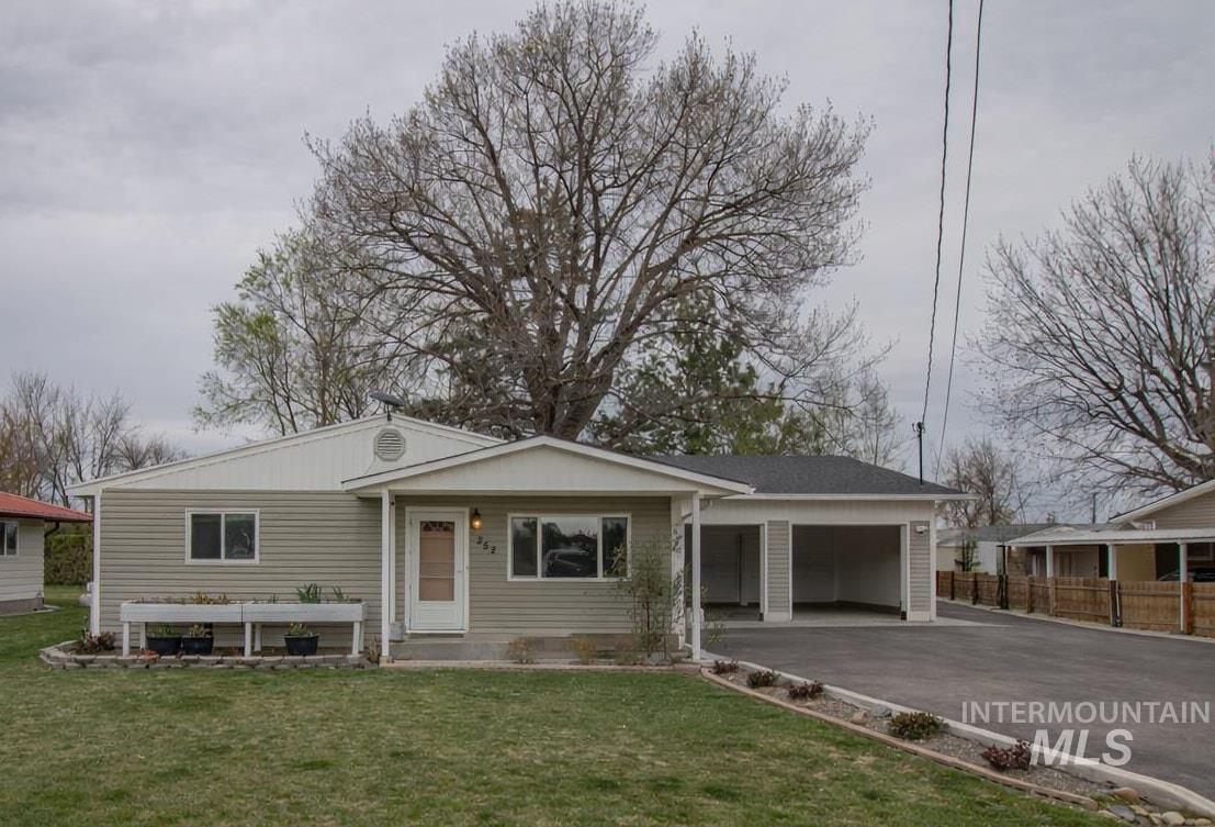 252 SE Boulevard, New Plymouth, Idaho 83655, 3 Bedrooms, 2 Bathrooms, Residential For Sale, Price $530,000, 98979880