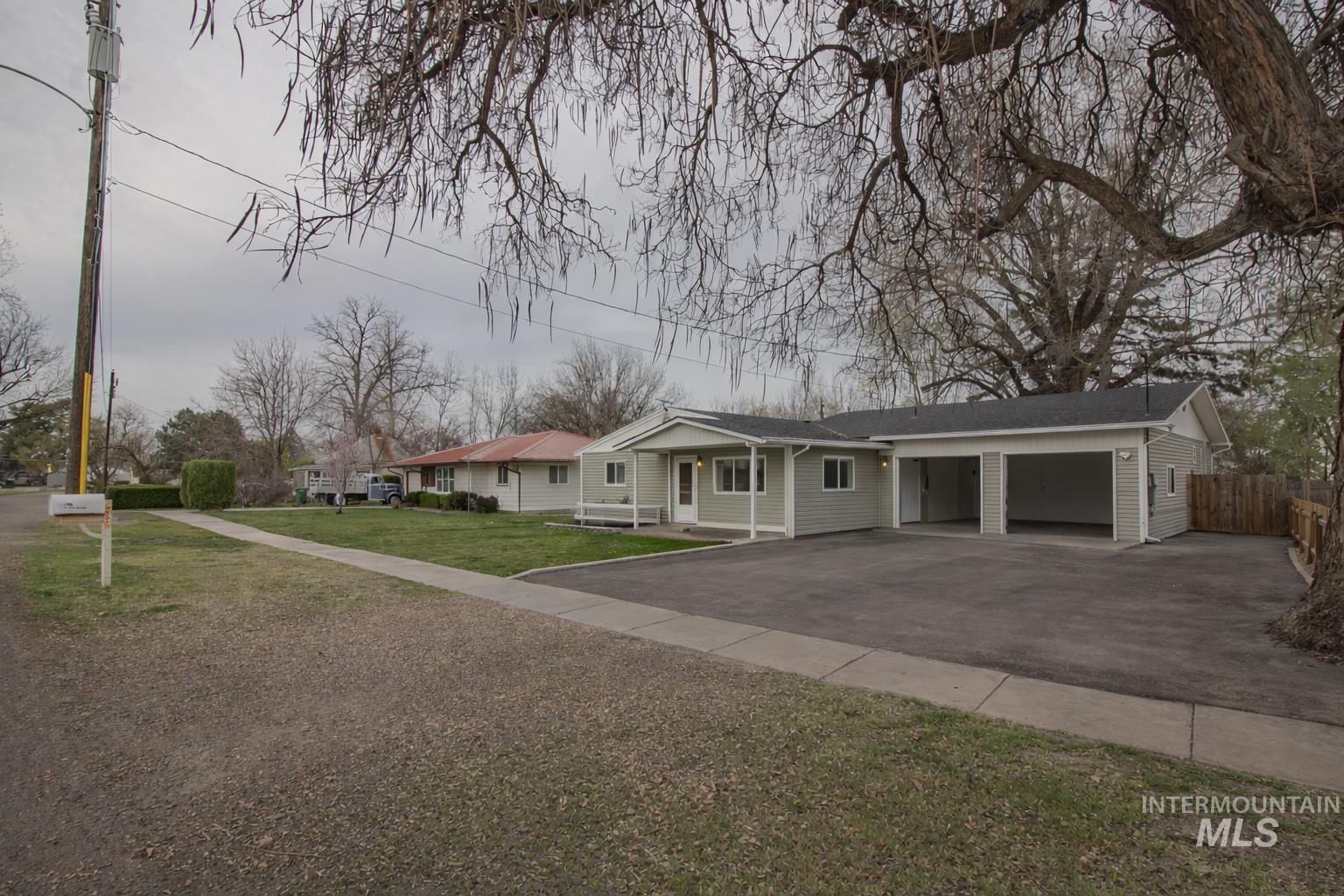 252 SE Boulevard, New Plymouth, Idaho 83655, 3 Bedrooms, 2 Bathrooms, Residential For Sale, Price $595,000,MLS 98979880