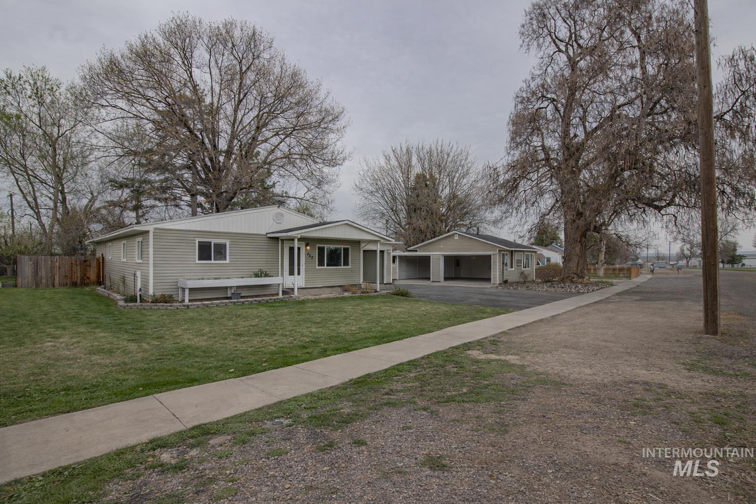 252 SE Boulevard, New Plymouth, Idaho 83655, 3 Bedrooms, 2 Bathrooms, Residential For Sale, Price $595,000,MLS 98979880