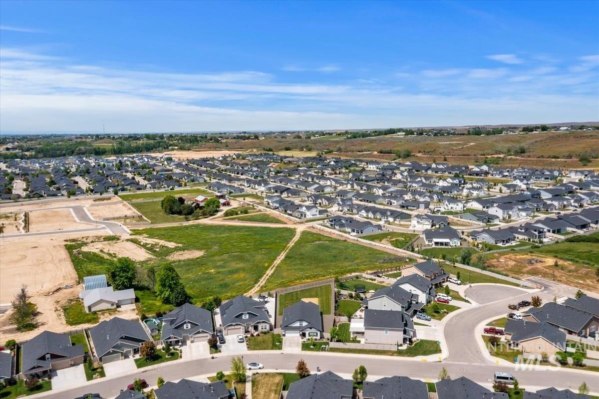 3123 N Greengate Way, Star, Idaho 83669, 3 Bedrooms, 2 Bathrooms, Residential For Sale, Price $567,999, 98979882