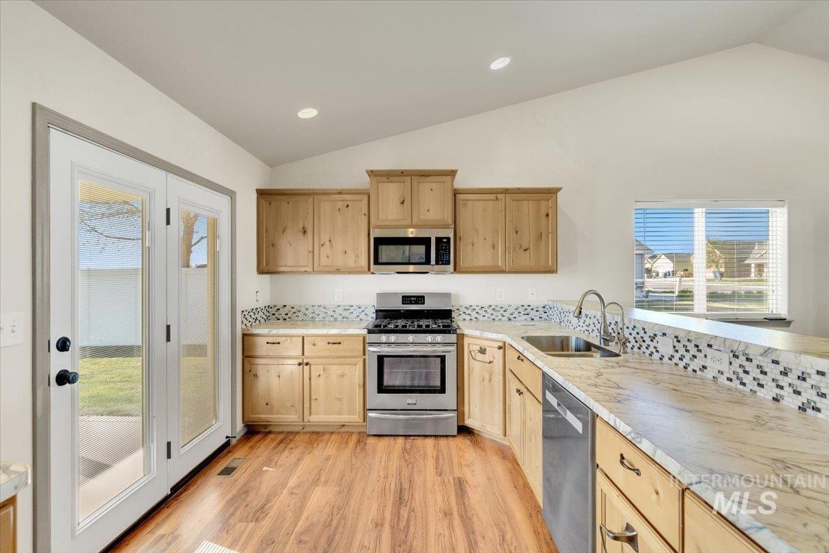 755 Gregory Way, Twin Falls, Idaho 83301-8556, 4 Bedrooms, 2.5 Bathrooms, Residential For Sale, Price $395,000, 98979884