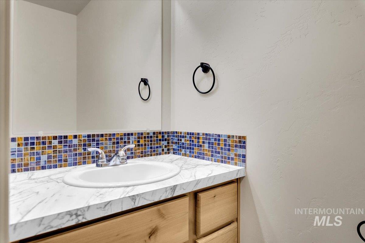 755 Gregory Way, Twin Falls, Idaho 83301-8556, 4 Bedrooms, 2.5 Bathrooms, Residential For Sale, Price $395,000, 98979884