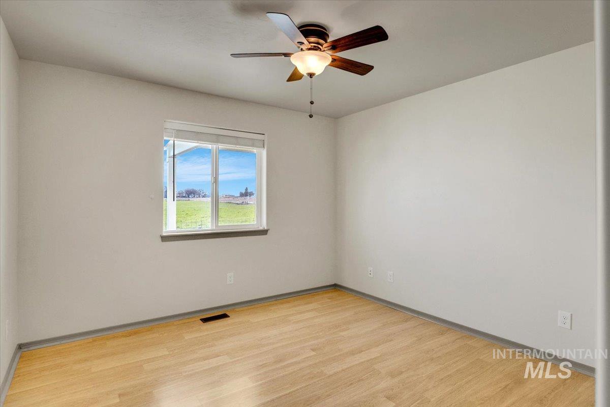 755 Gregory Way, Twin Falls, Idaho 83301-8556, 4 Bedrooms, 2.5 Bathrooms, Residential For Sale, Price $395,000, 98979884