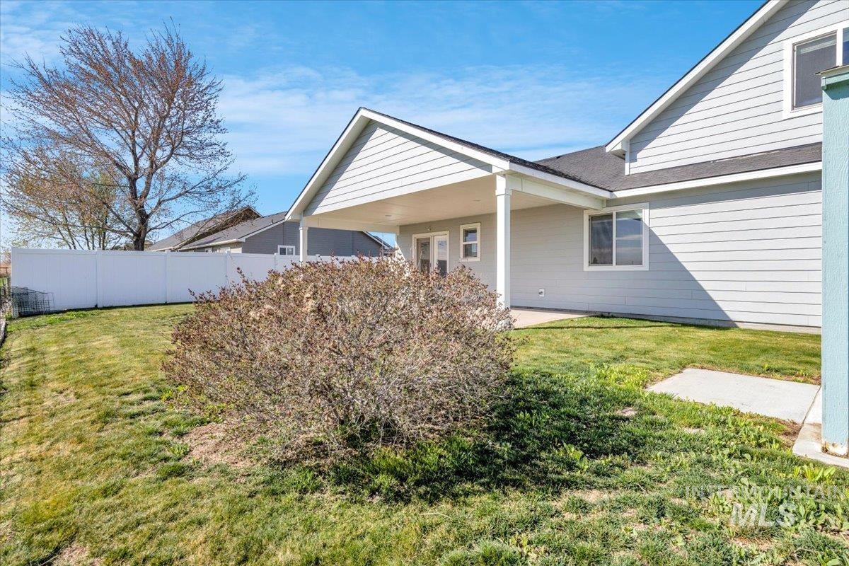 755 Gregory Way, Twin Falls, Idaho 83301-8556, 4 Bedrooms, 2.5 Bathrooms, Residential For Sale, Price $395,000, 98979884