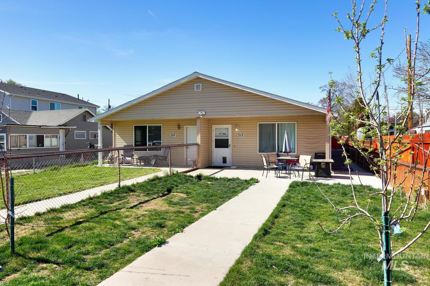 317 15Th Ave N, Nampa, Idaho 83687, 3 Bedrooms, 1.5 Bathrooms, Residential Income For Sale, Price $339,000,MLS 98979886