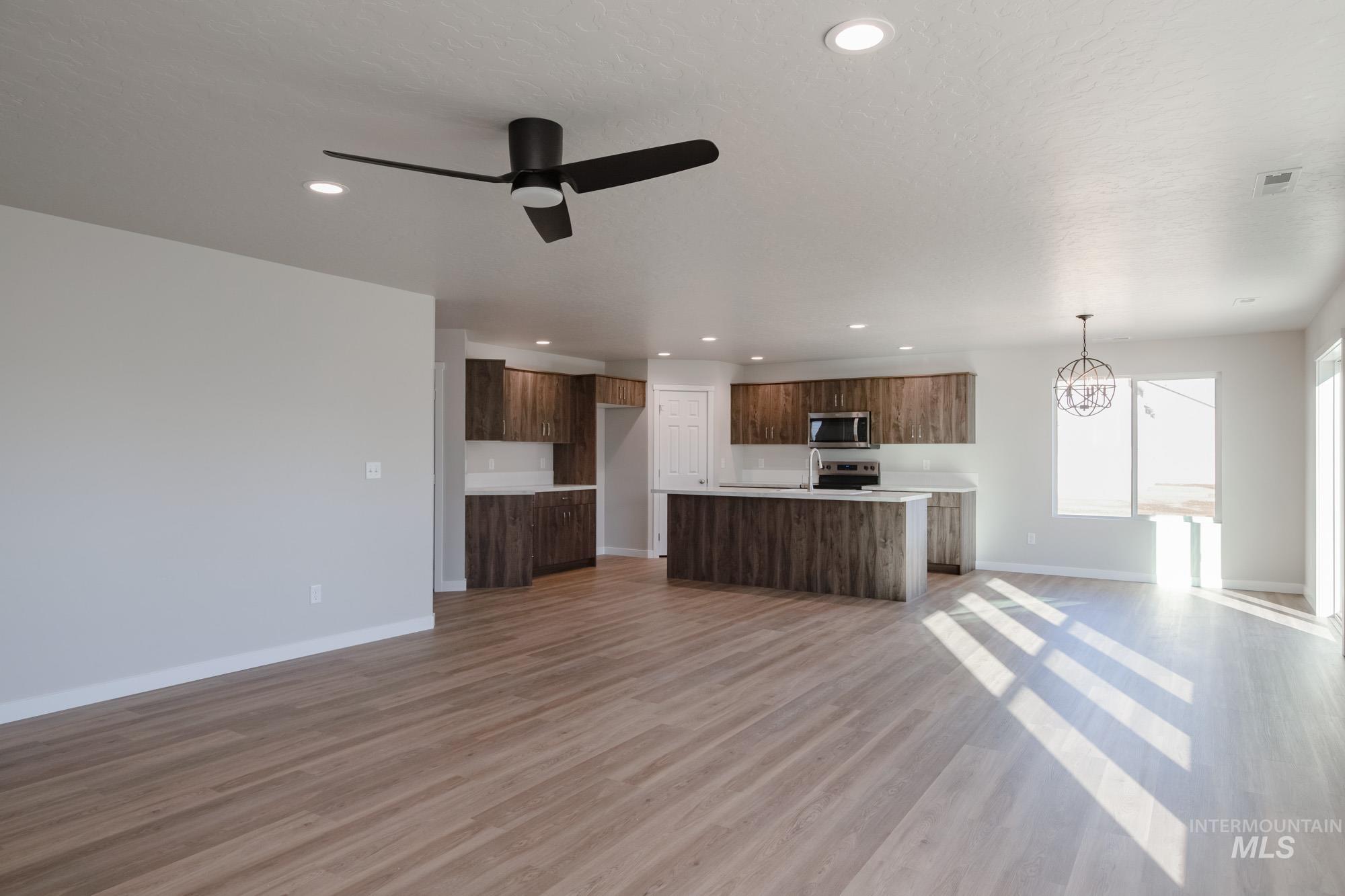 1066 Woods Bog Ave, Middleton, Idaho 83644, 4 Bedrooms, 3 Bathrooms, Residential For Sale, Price $539,990, 98979889