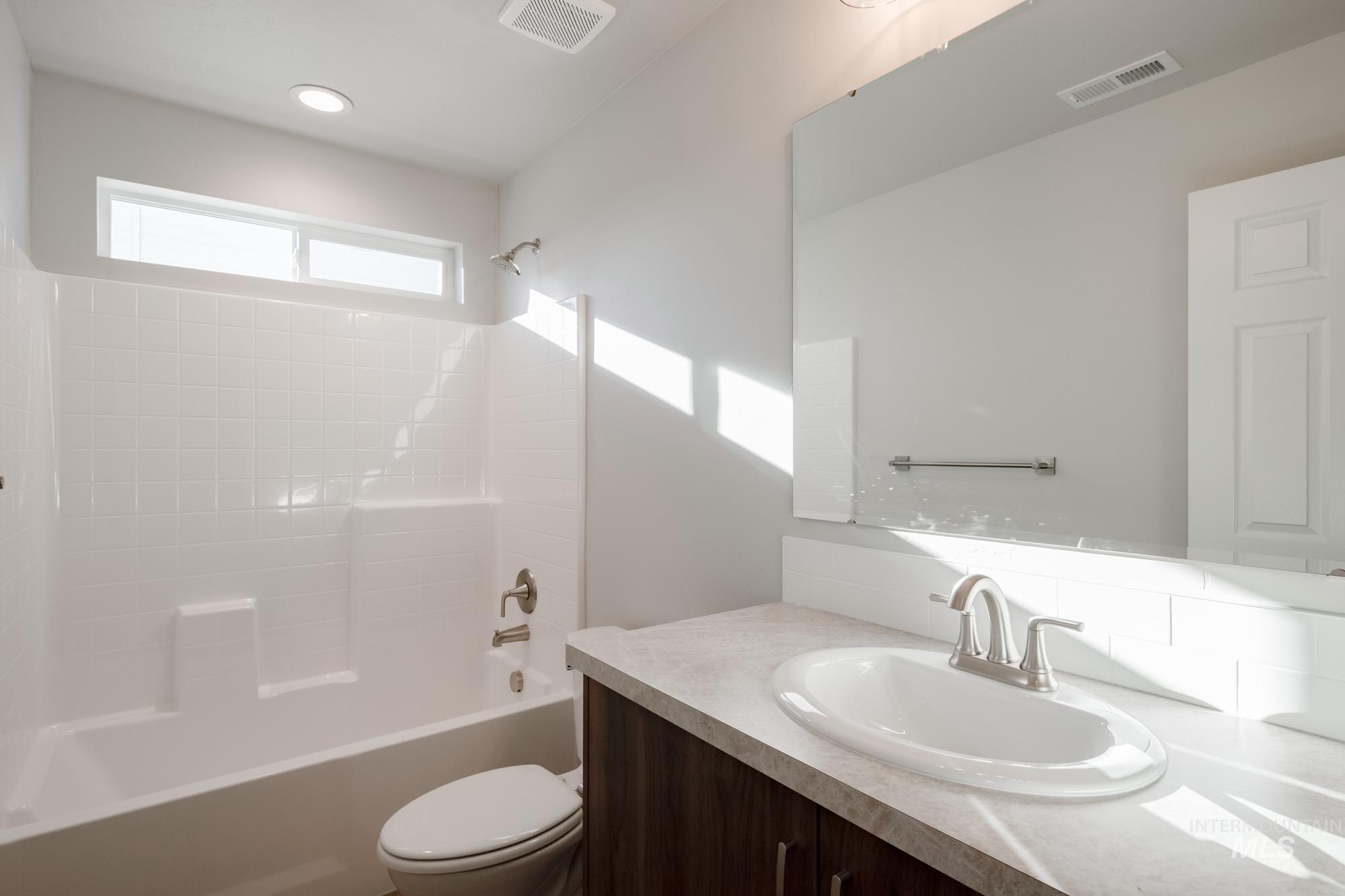 1066 Woods Bog Ave, Middleton, Idaho 83644, 4 Bedrooms, 3 Bathrooms, Residential For Sale, Price $539,990, 98979889