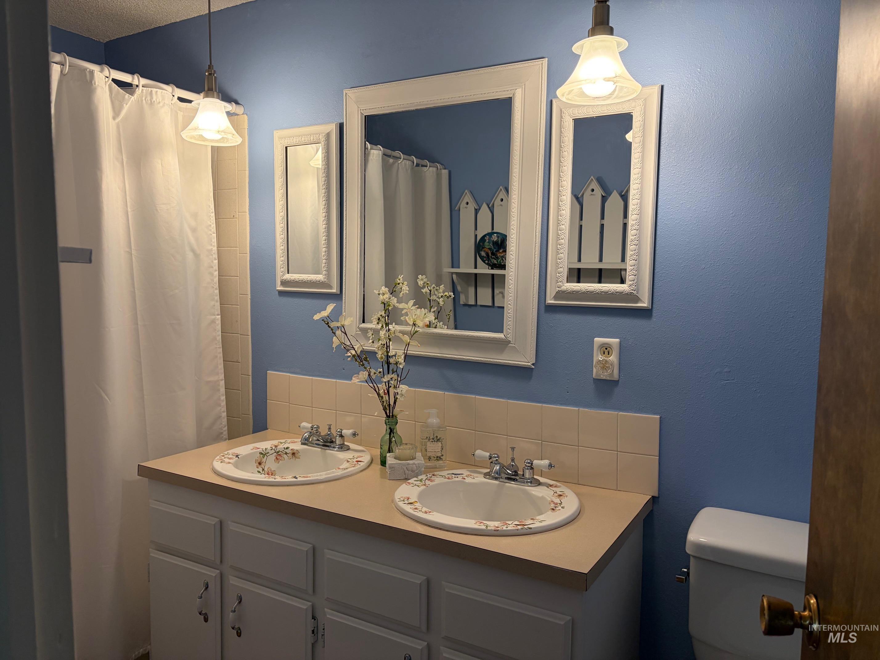 711 W Elm, Caldwell, Idaho 83605, 4 Bedrooms, 3 Bathrooms, Residential For Sale, Price $485,900, 98979892