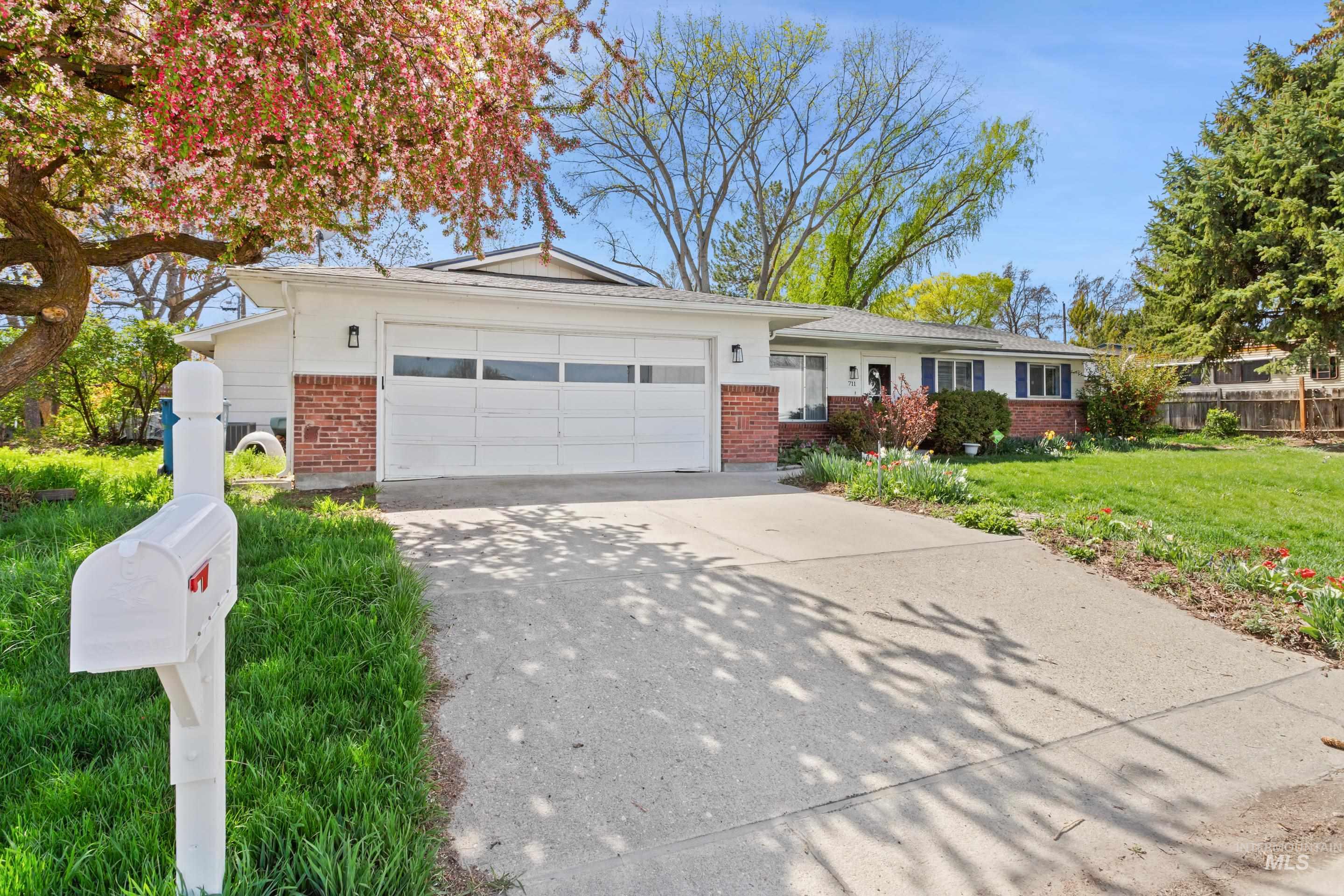 711 W Elm, Caldwell, Idaho 83605, 4 Bedrooms, 3 Bathrooms, Residential For Sale, Price $484,900, 98979892