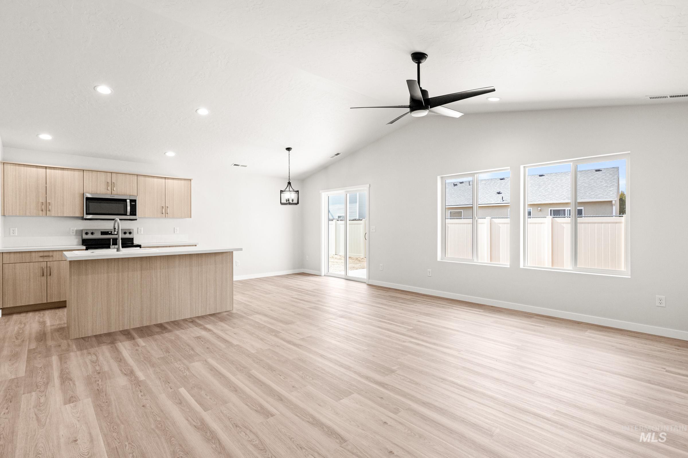 13736 Inman Ct, Caldwell, Idaho 83607, 3 Bedrooms, 2 Bathrooms, Residential For Sale, Price $429,990, 98979894