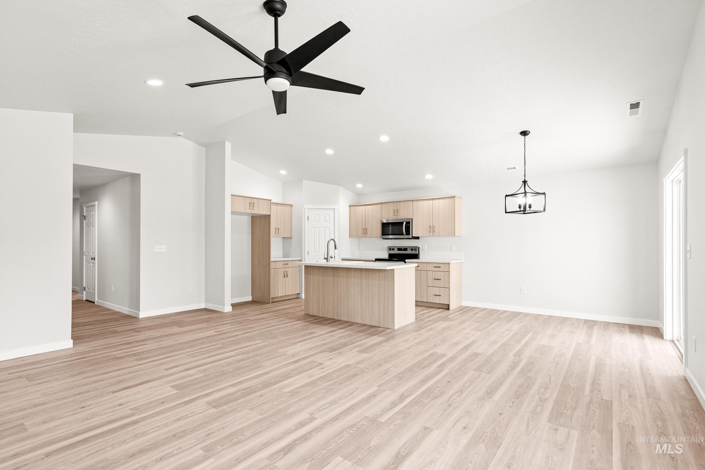 13736 Inman Ct, Caldwell, Idaho 83607, 3 Bedrooms, 2 Bathrooms, Residential For Sale, Price $429,990, 98979894