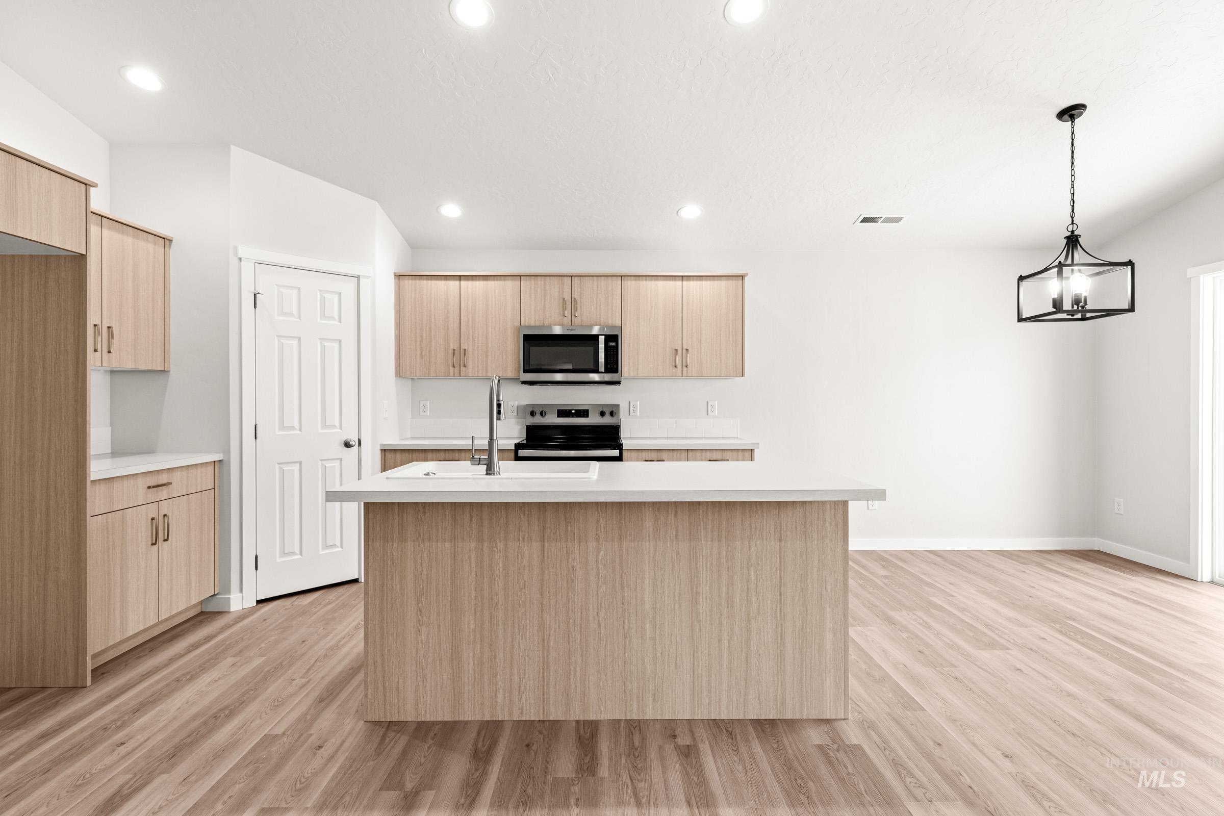 13736 Inman Ct, Caldwell, Idaho 83607, 3 Bedrooms, 2 Bathrooms, Residential For Sale, Price $429,990, 98979894