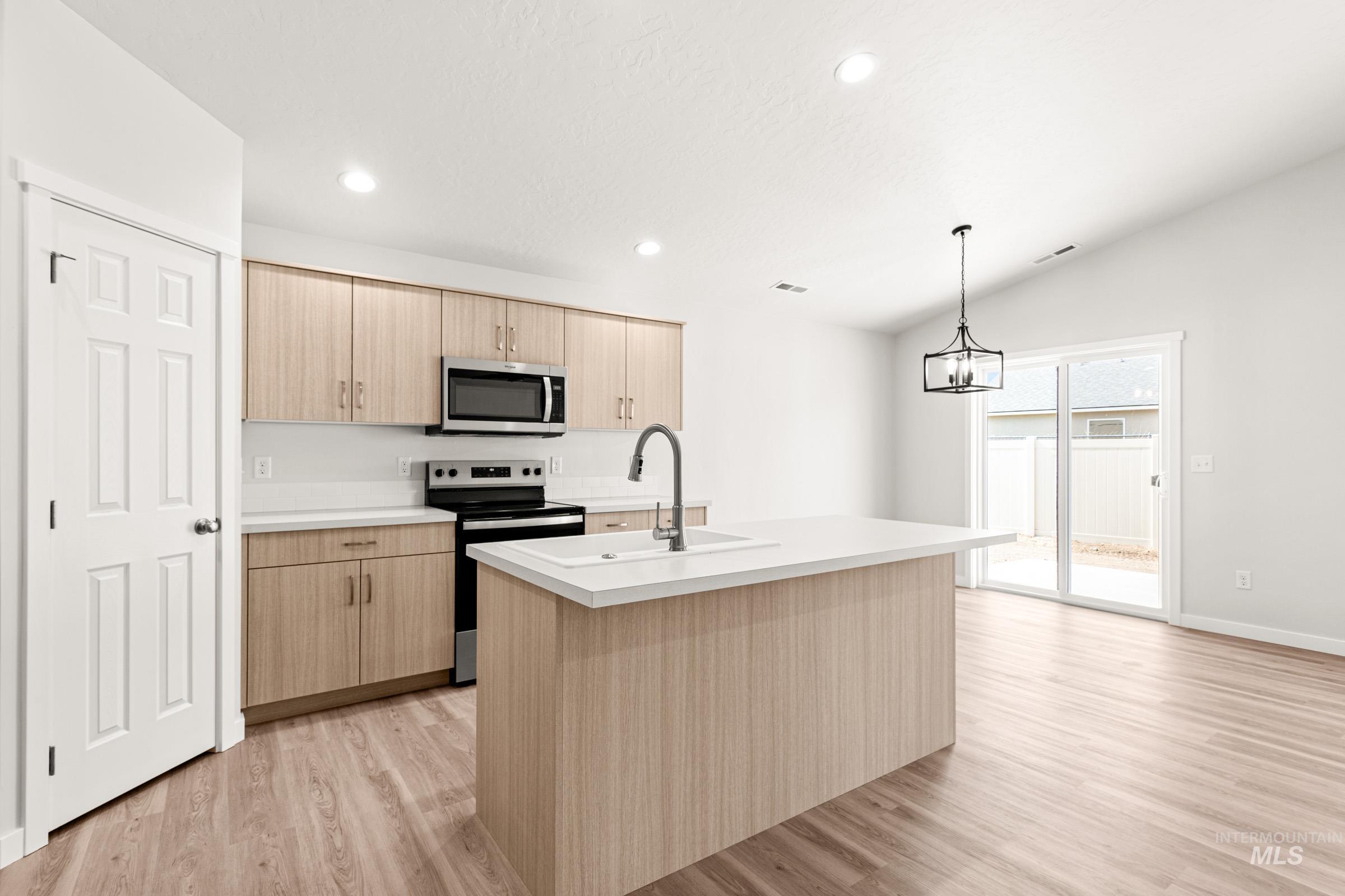 13736 Inman Ct, Caldwell, Idaho 83607, 3 Bedrooms, 2 Bathrooms, Residential For Sale, Price $429,990, 98979894