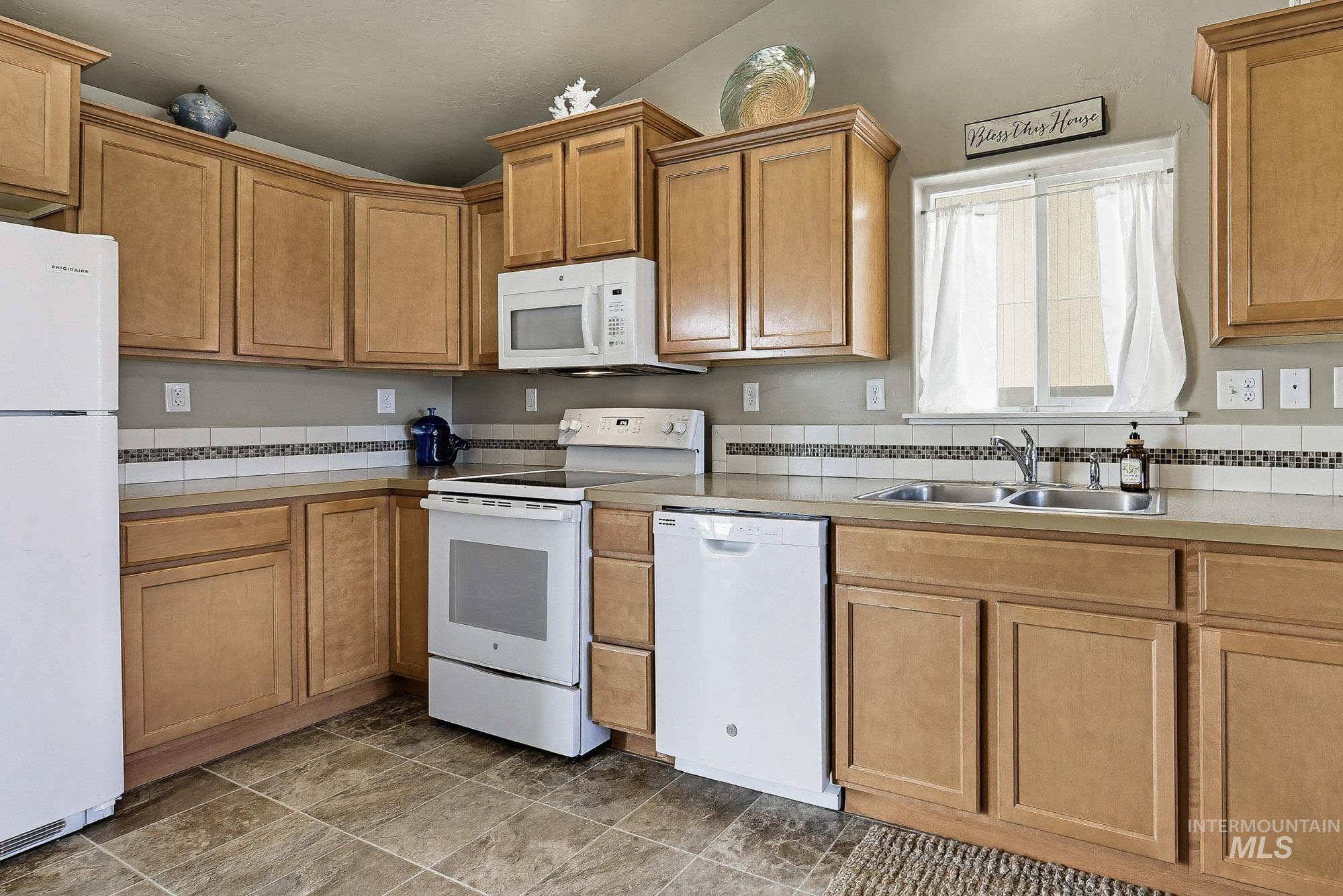 122 Concourse Ave, Caldwell, Idaho 83605, 3 Bedrooms, 2 Bathrooms, Residential For Sale, Price $339,900, 98979895