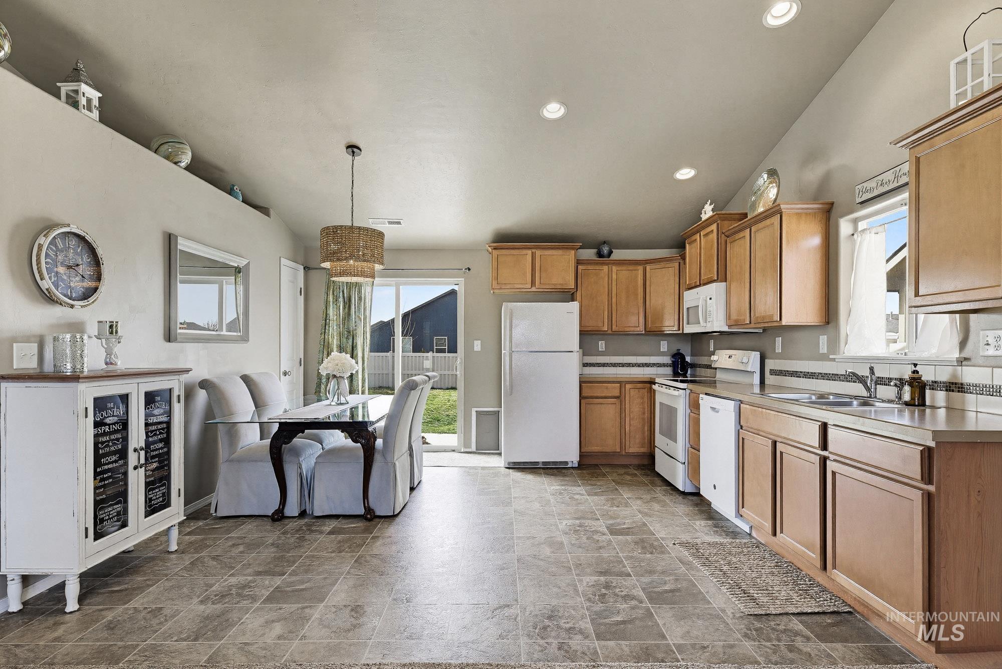 122 Concourse Ave, Caldwell, Idaho 83605, 3 Bedrooms, 2 Bathrooms, Residential For Sale, Price $339,900, 98979895