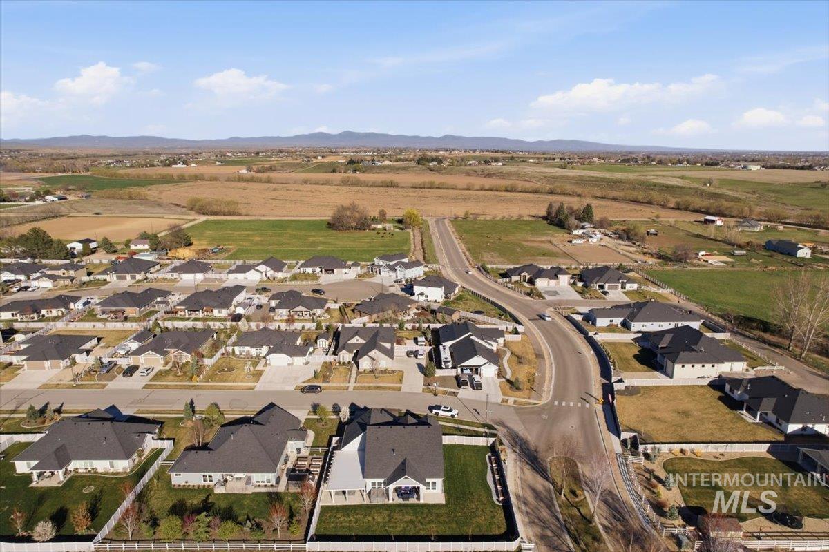 2025 Nordic Ave., Middleton, Idaho 83644, 3 Bedrooms, 3.5 Bathrooms, Residential For Sale, Price $905,000, 98979896