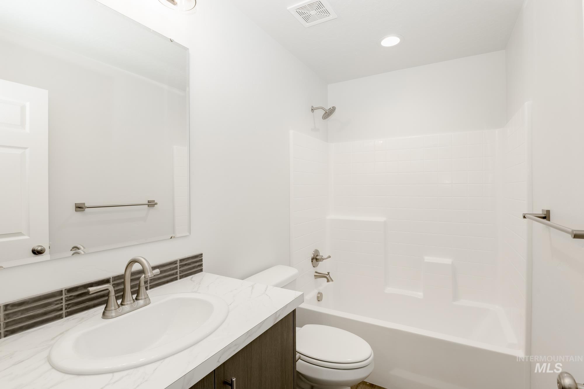 868 NE Trailridge St, Mountain Home, Idaho 83647, 5 Bedrooms, 3 Bathrooms, Residential For Sale, Price $464,990, 98979898