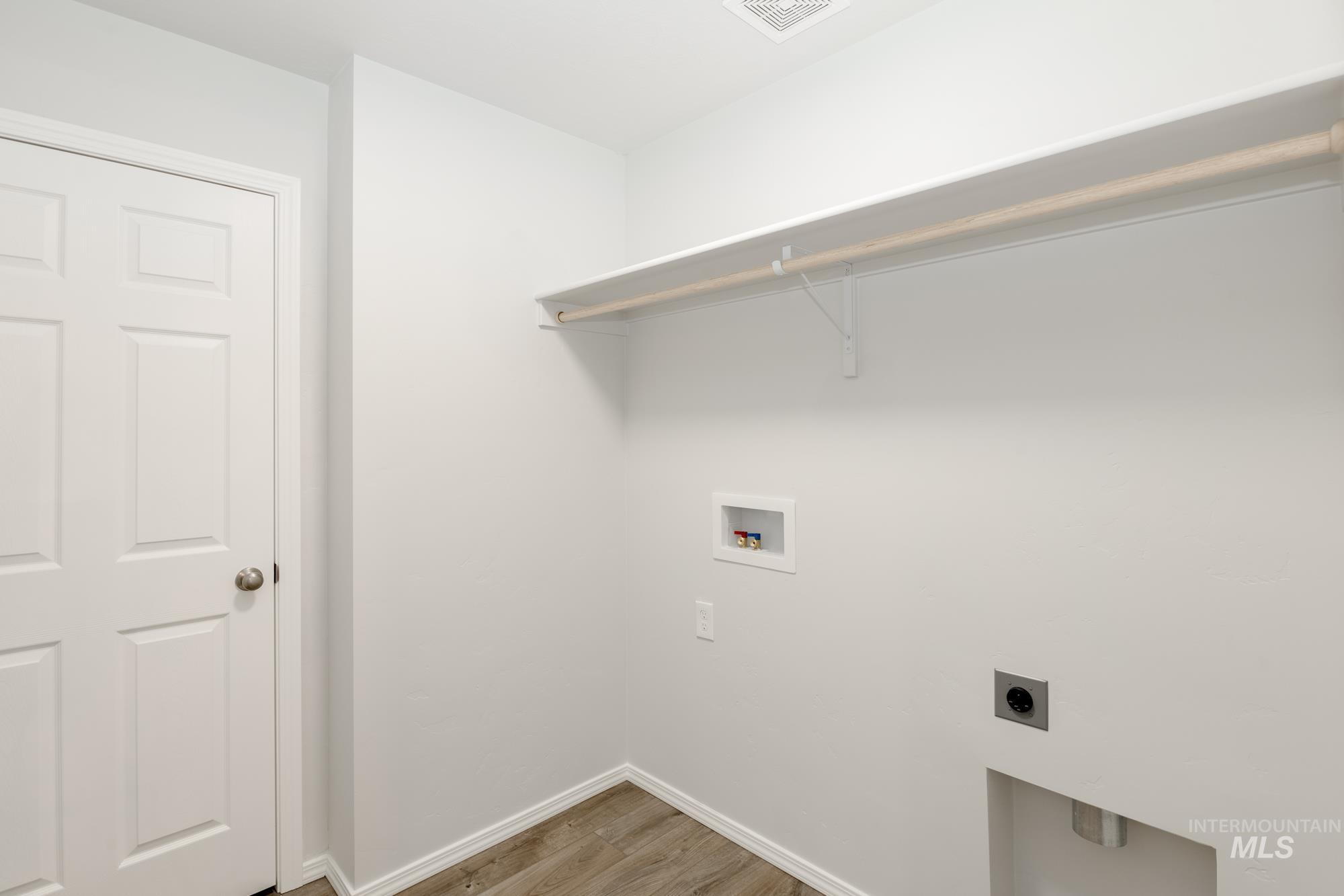 868 NE Trailridge St, Mountain Home, Idaho 83647, 5 Bedrooms, 3 Bathrooms, Residential For Sale, Price $464,990, 98979898