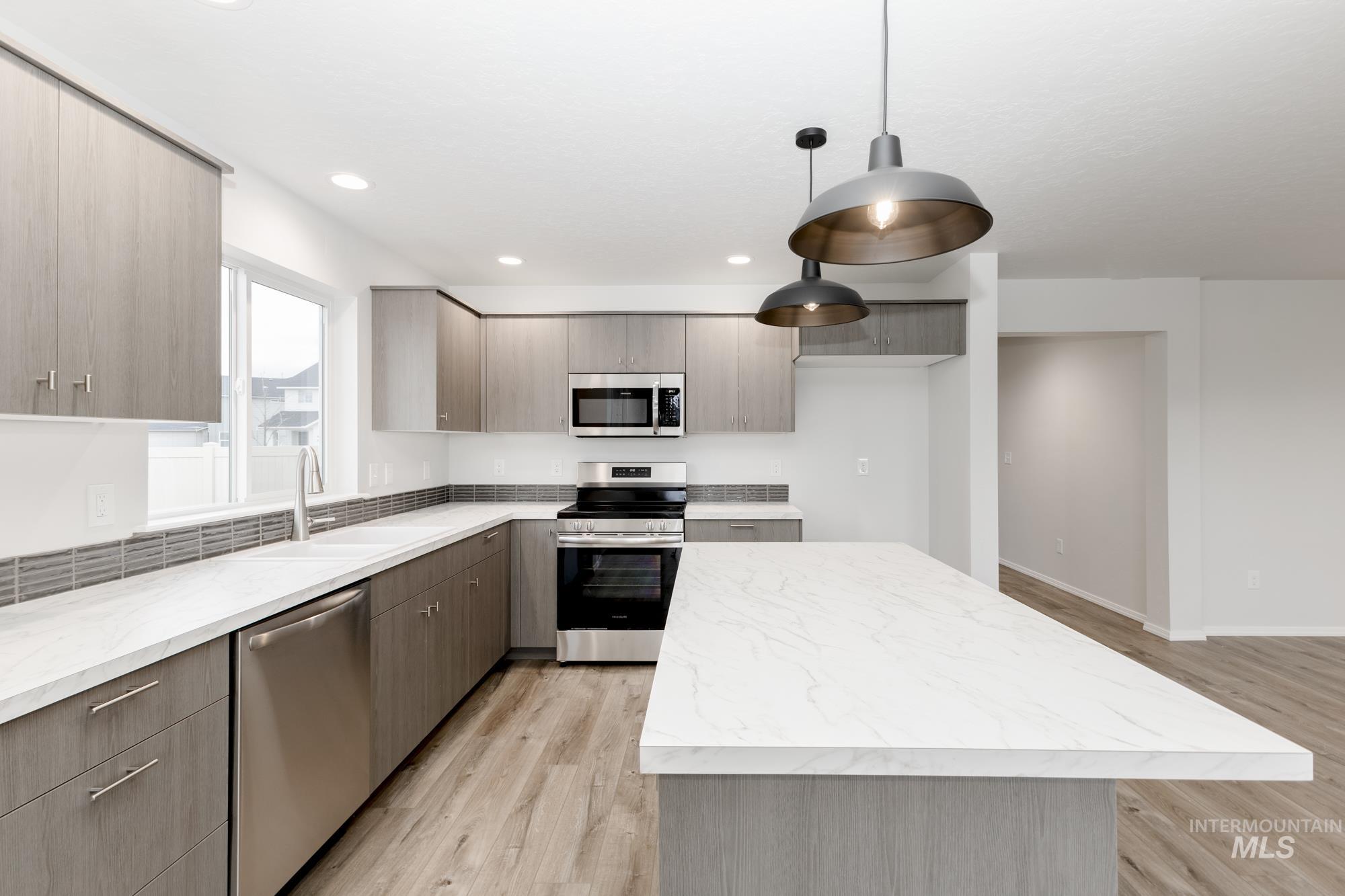 868 NE Trailridge St, Mountain Home, Idaho 83647, 5 Bedrooms, 3 Bathrooms, Residential For Sale, Price $464,990, 98979898