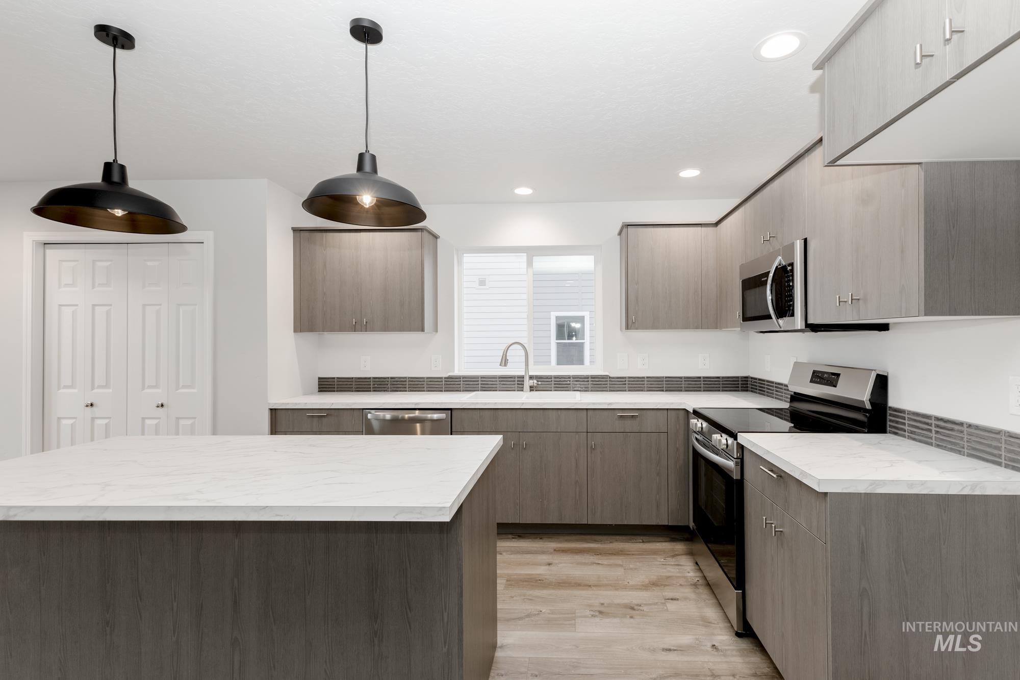 868 NE Trailridge St, Mountain Home, Idaho 83647, 5 Bedrooms, 3 Bathrooms, Residential For Sale, Price $464,990, 98979898