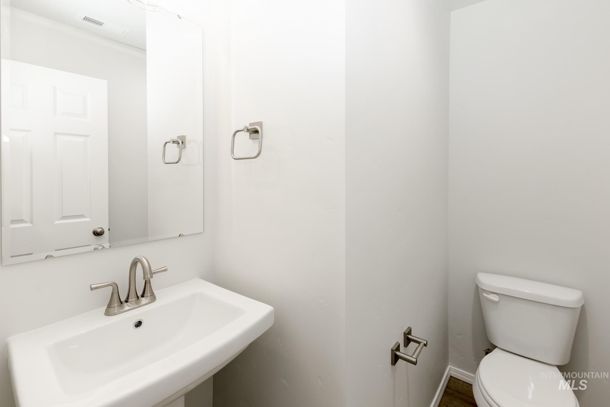 868 NE Trailridge St, Mountain Home, Idaho 83647, 5 Bedrooms, 3 Bathrooms, Residential For Sale, Price $464,990, 98979898