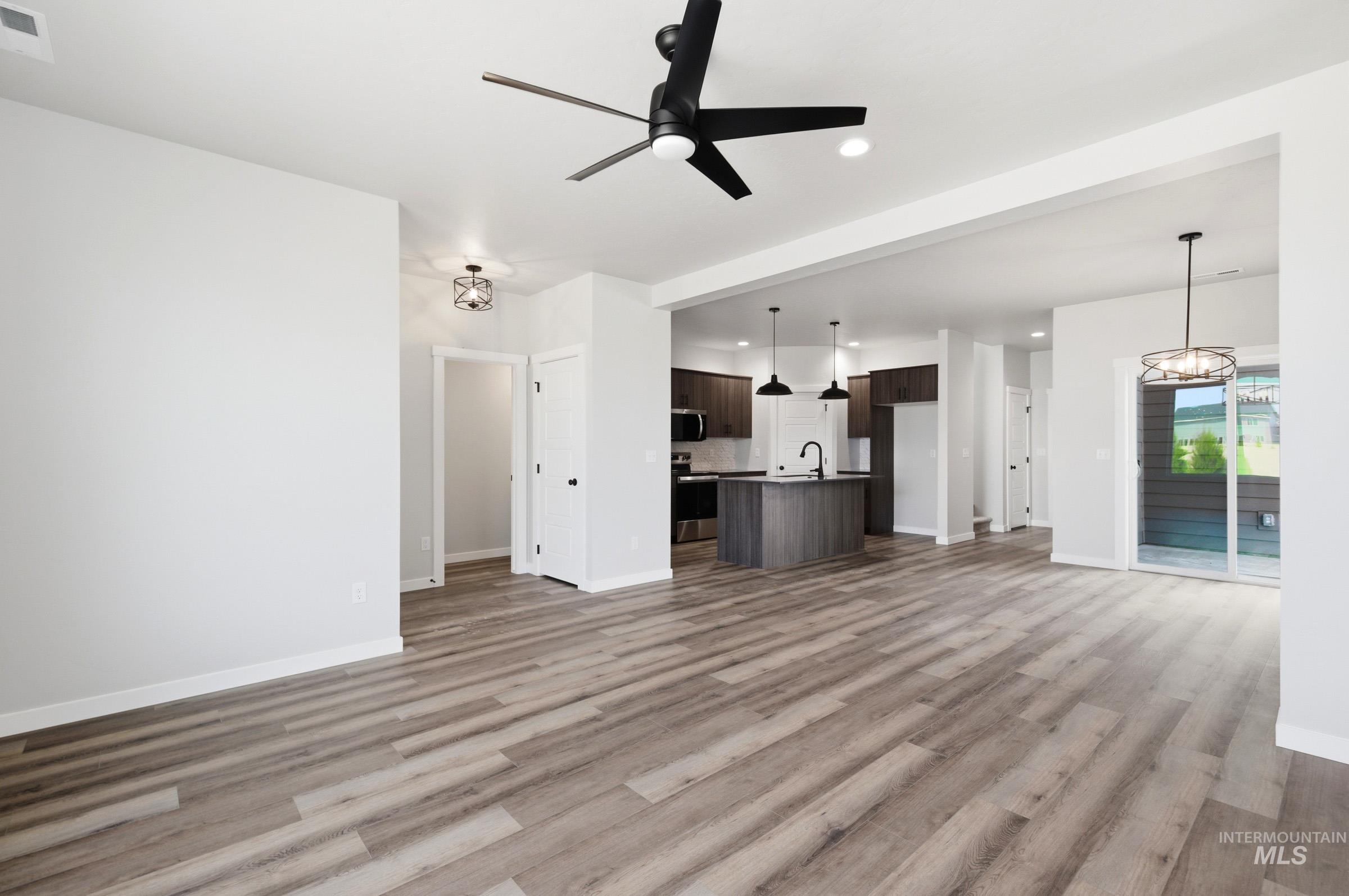 6699 W Fairy Falls Dr, Meridian, Idaho 83646, 3 Bedrooms, 2.5 Bathrooms, Residential For Sale, Price $469,990,MLS 98979900