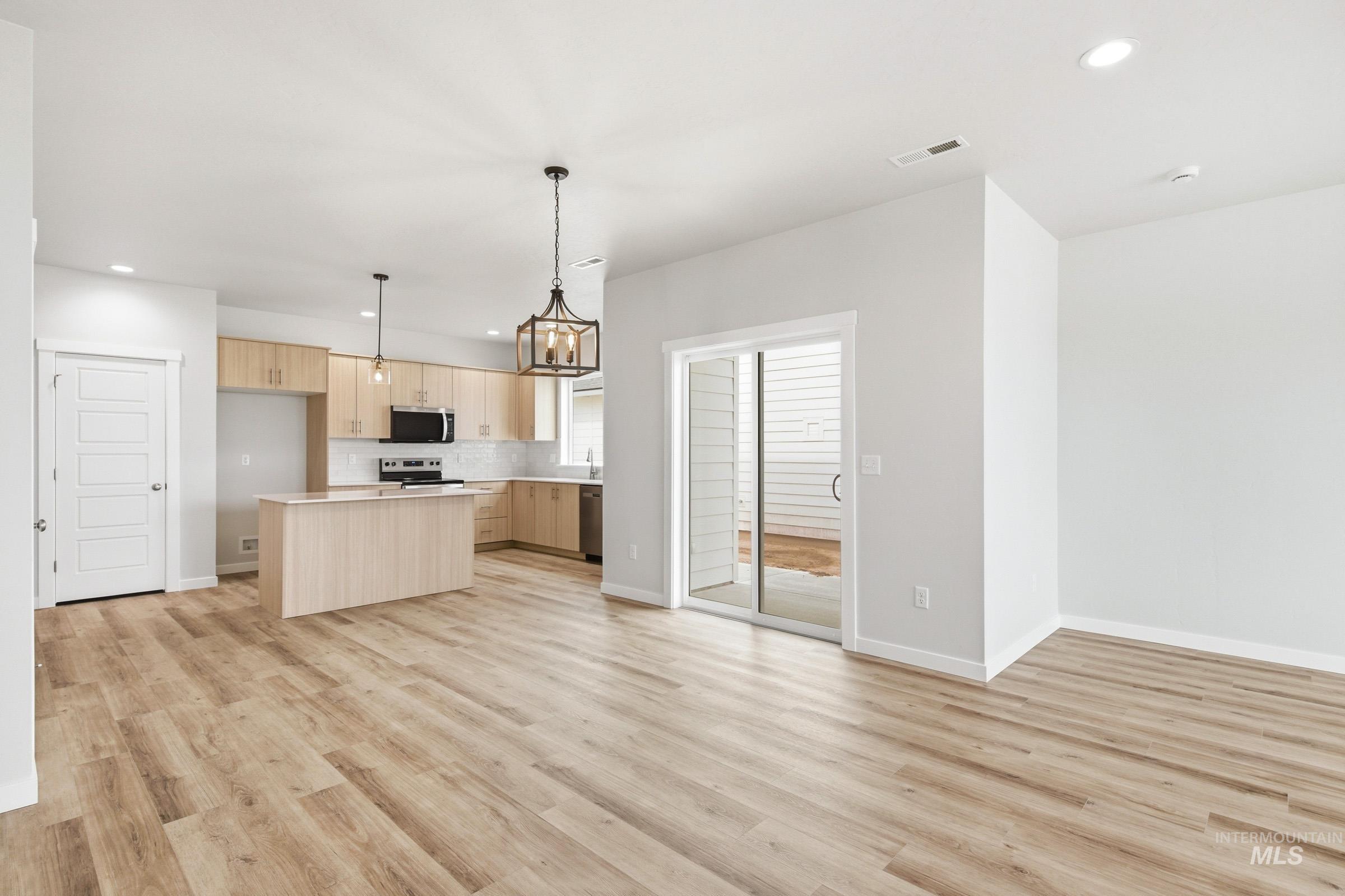 6675 W Fairy Falls Dr, Meridian, Idaho 83646, 3 Bedrooms, 2.5 Bathrooms, Residential For Sale, Price $479,990, 98979901