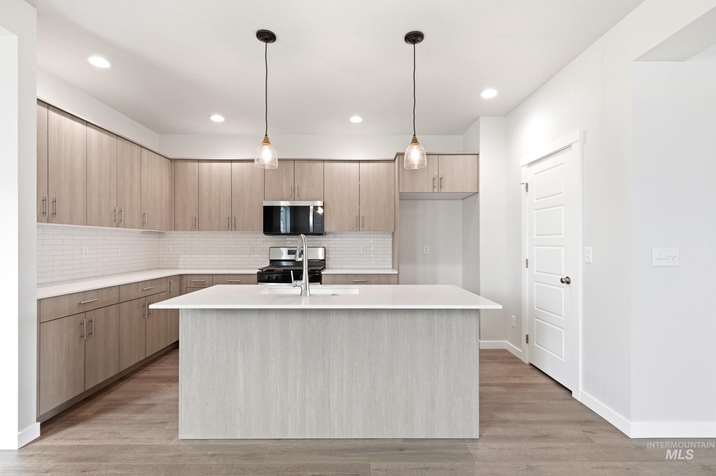 6651 W Fairy Falls Dr, Meridian, Idaho 83646, 3 Bedrooms, 2.5 Bathrooms, Residential For Sale, Price $489,990, 98979902