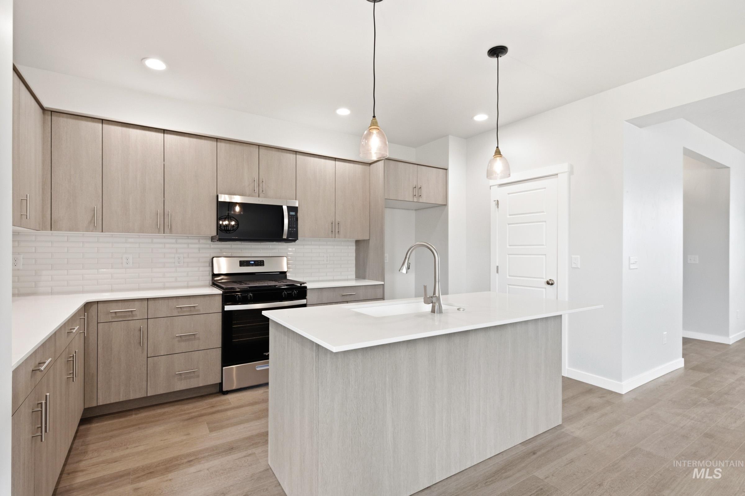 6651 W Fairy Falls Dr, Meridian, Idaho 83646, 3 Bedrooms, 2.5 Bathrooms, Residential For Sale, Price $489,990, 98979902