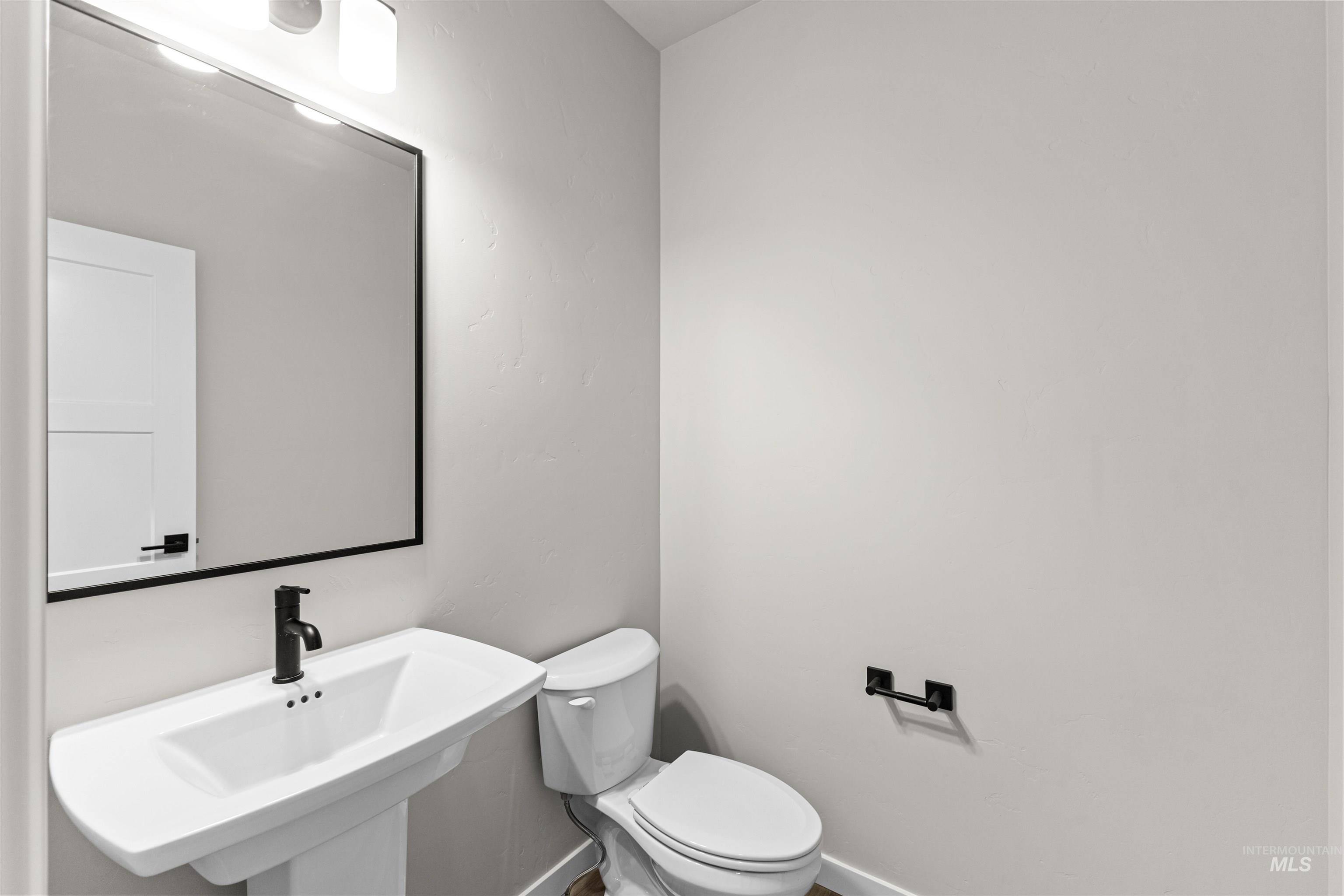 8191 E Cool River Lp, Nampa, Idaho 83687, 4 Bedrooms, 2.5 Bathrooms, Residential For Sale, Price $579,990, 98979907