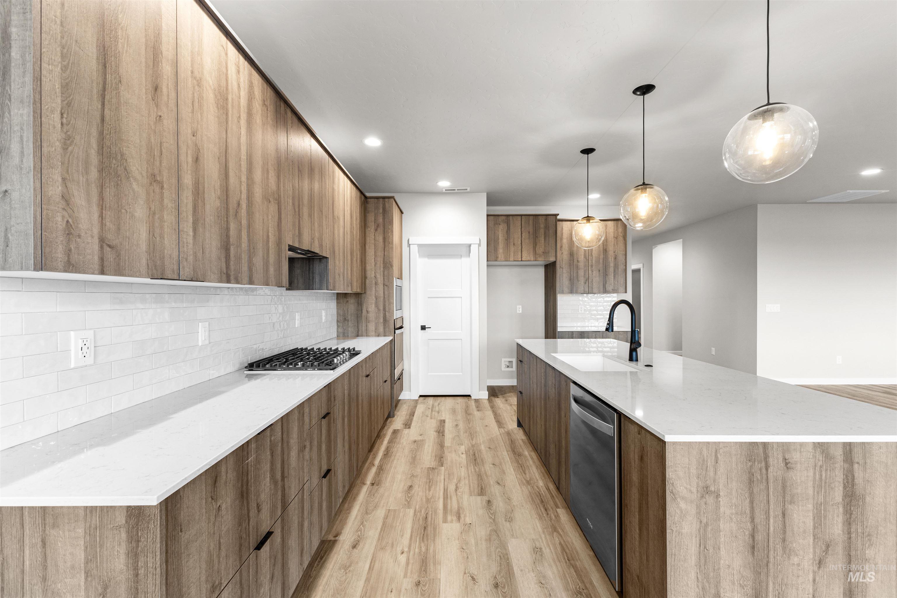 8191 E Cool River Lp, Nampa, Idaho 83687, 4 Bedrooms, 2.5 Bathrooms, Residential For Sale, Price $579,990, 98979907