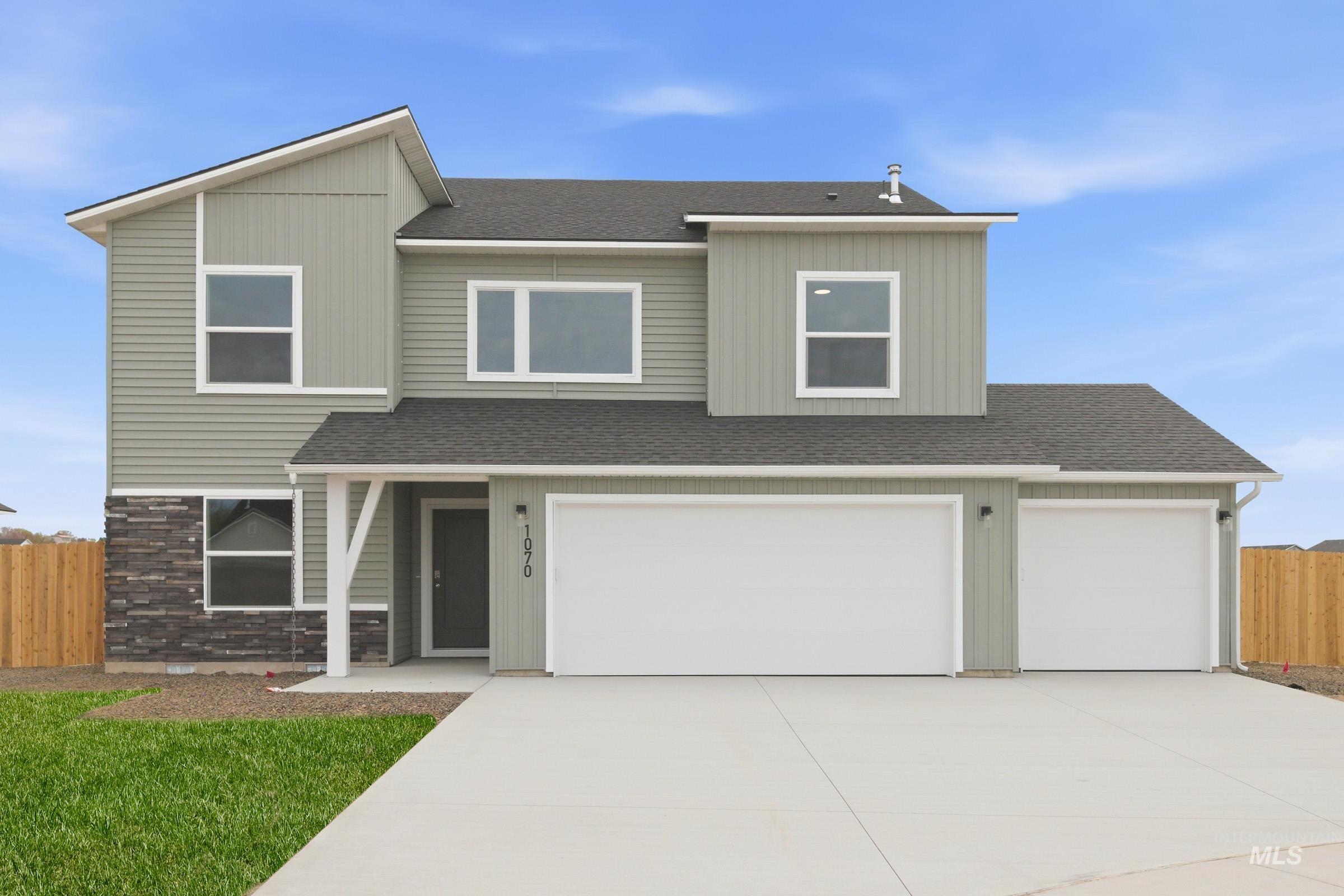 1070 Woods Bog Ave, Middleton, Idaho 83644, 5 Bedrooms, 3 Bathrooms, Residential For Sale, Price $549,990, 98979910
